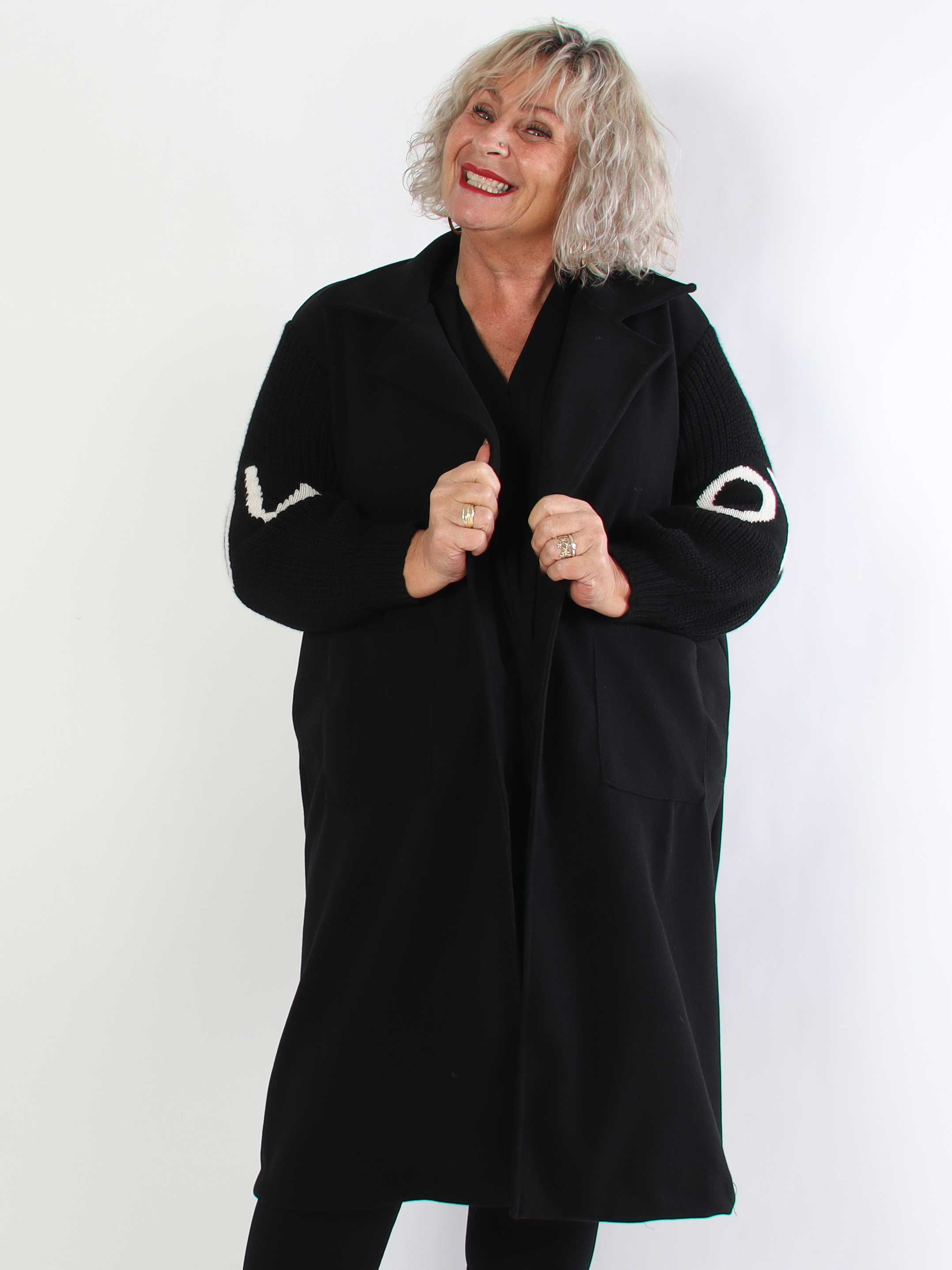 Debbie Midi - Fin plus size frakke med strikærmer